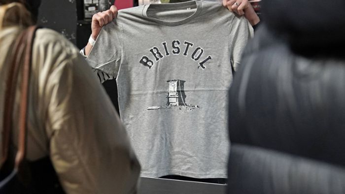 Banksy entwirft T-Shirt zum Sturz von Sklavenhalter-Statue in Bristol