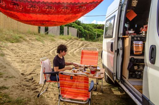 Campingmöbel sind deutlich teurer geworden. Foto: Imago/Bruno Kickner
