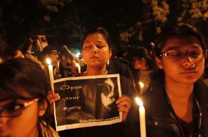 Eine 23-jährige Inderin war im Dezember in einem Bus entführt, vergewaltigt und so stark verletzt worden, dass sie zwei Wochen später daran starb. Jetzt wurde das Strafmaß festgesetzt. Foto: dpa