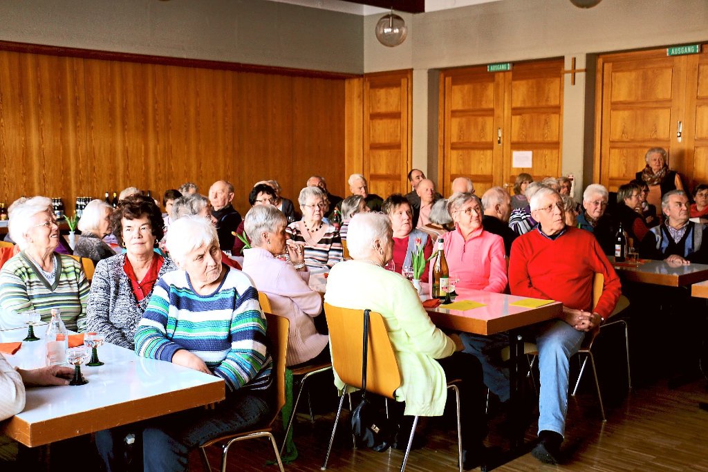 Wenn rund 60 Senioren zu einem Vortrag kommen, geht es um brisante und wichtige Themen. Fotos: Kommert