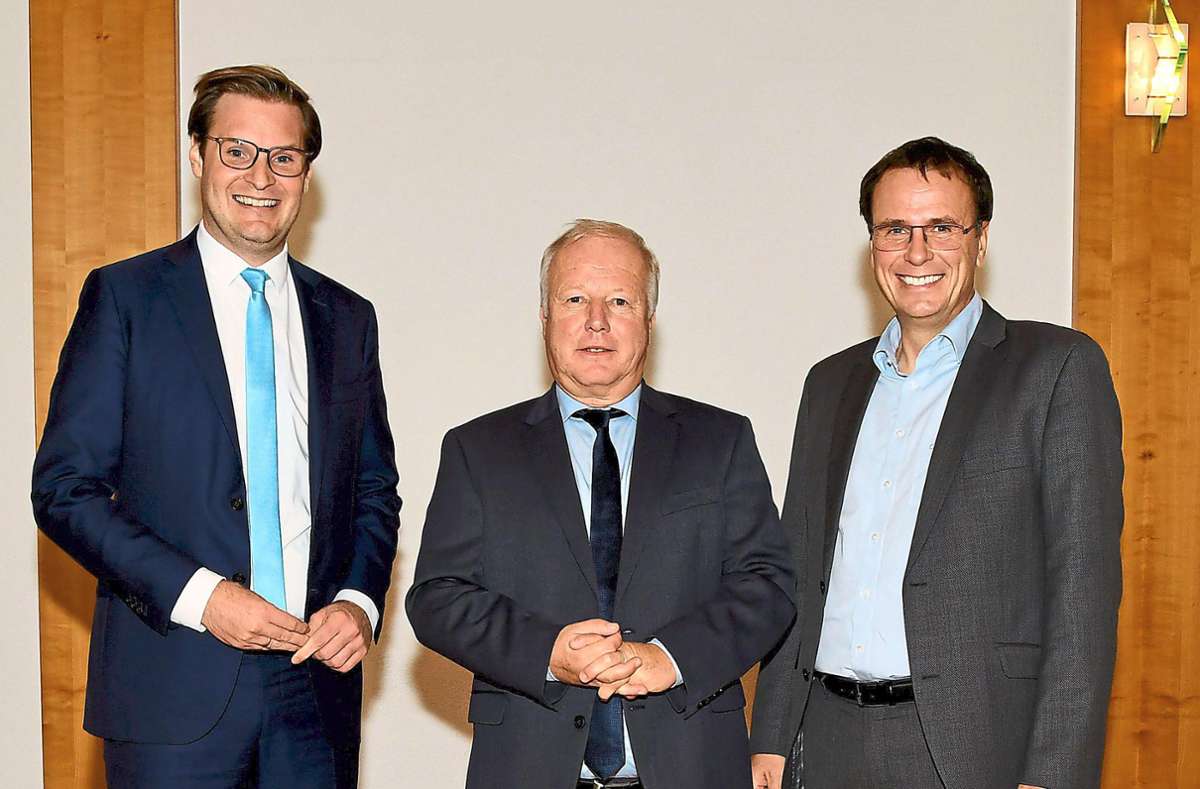 Gastgeber des Abends waren die CDU-Kreisverbände Ortenau und Emmendingen, deren Vorsitzende Yannik Bury (links) und Volker Schebesta Peter Weiß (MItte) würdigten.