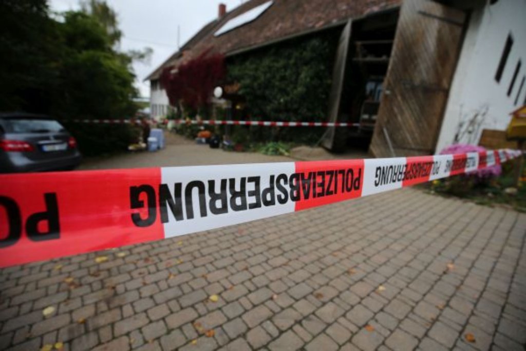 Die Polizei ermittelt weiter nach dem Überfall auf den Hofladen eines Biolandbetriebs in Deißlingen. Ein junger Landwirt wurde dabei getötet.