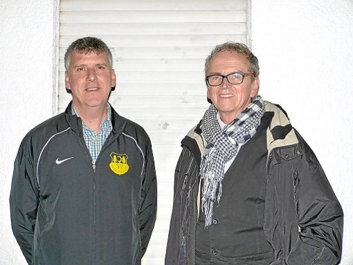 Klaus Walter (links) löst Hans Götz als Vorsitzender des SV Münch­weier ab.  Foto: Verein Foto: Lahrer Zeitung