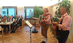Die Musikanten Günter Schäfer und Uli Ott haben beim Ostdorfer Seniorennachmittag gespielt. Foto: Ortsverwaltung Foto: Schwarzwälder-Bote