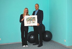 Auch Bürgermeister Dietmar Fischer gratulierte Svetlana  Yanusheuskaya zum neuen Studio.  Foto: Fisel Foto: Schwarzwälder-Bote