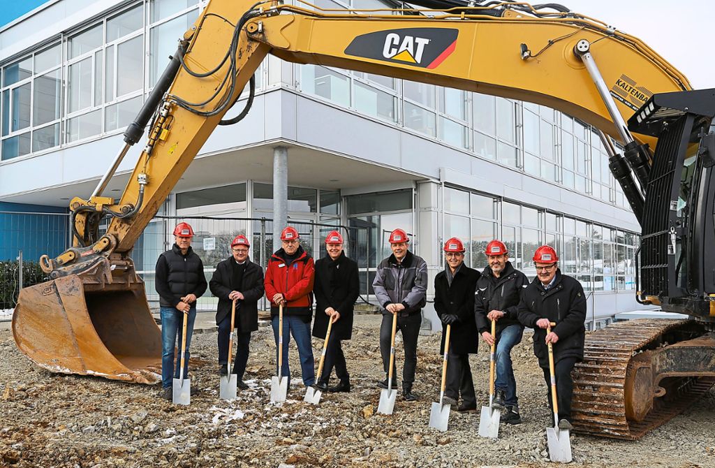 Mit dem ersten Spatenstich ist der offizielle Startschuss für den Neubau eines Verwaltungsgebäudes der Haiterbacher Infinex Group gefallen.  Foto: Priestersbach