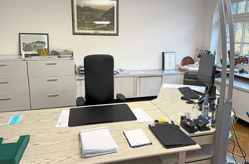 Der momentan leere Schreibtisch des Bürgermeisters soll Anfang nächsten Jahres neu besetzt werden. Foto: Rabsteyn
