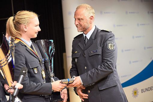 Die Baiersbronnerin Svenja Würth wurde für ihre Leistungen im vergangenen Winter geehrt. Foto: Polizeisportschule