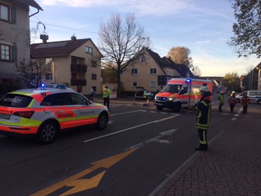 Eine 79-Jährige Fußgängerin wurde in Villingendorf von einem Sattelzug erfasst. Sie verstarb noch an der Unfallstelle.  Foto: Schulz
