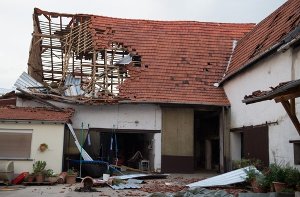 Im rheinland-pfälzischen Framersheim geht der Schaden nach einem heftigen Unwetter in die Millionen. Foto: dpa