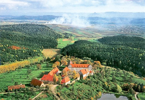 Beim Kloster Kirchberg soll eine Urnengrabanlage entstehen. Foto: Kloster Foto: Schwarzwälder-Bote