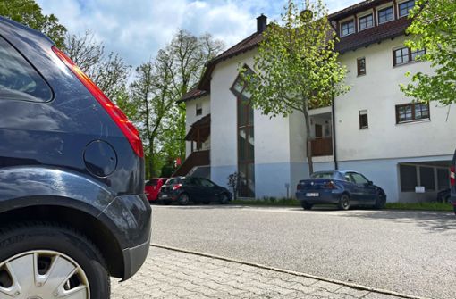 Über die Parksituation am Gebäude Mönchweilerstraße 4 beklagten sich im Gemeinderat die Eigentümer des Hauses. Foto: Helen Moser