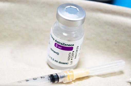 Bund und Länder heben Priorisierung bei AstraZeneca-Impfung auf. Foto: AFP/MARCO BERTORELLO