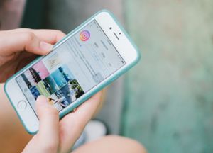 Mehrere Kommunen und Städte informieren ihre Bürger auch über Instagram. (Symbolfoto) Foto: happydancing/ Shutterstock