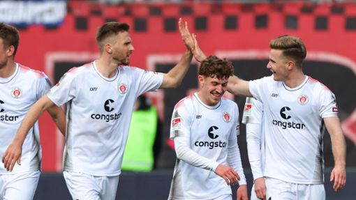 St. Pauli bewegt sich mit großen Schritten dem Aufstieg in die Bundesliga zu. Foto: Daniel Karmann/dpa