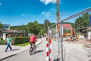 Ab nächster Woche ist der Fußweg an der Baustelle    der städtischen Wasserkraftanlage  Rentschler in der Uferstraße       gesperrt. Foto: Fritsch Foto: Schwarzwälder Bote