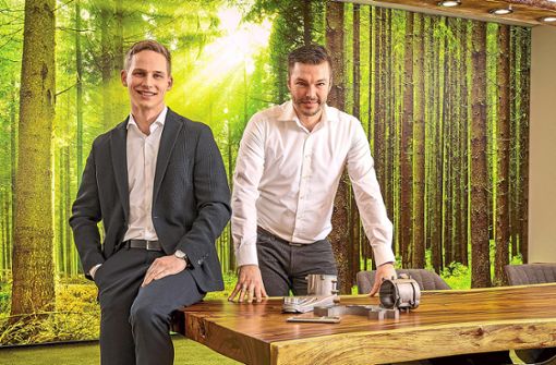 Lukas Bitschnau (links) und Tobias Hauser sind die neuen Geschäftsführer der Mönchweiler Firma VMR in der Henn Connector Group aus Österreich. Foto: VMR