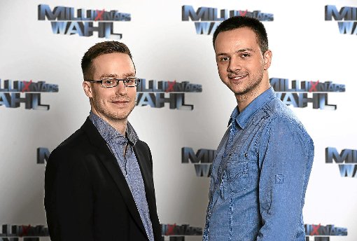 Julian Besnard (links) und Milan Vasic (rechts) greifen im Fernsehen nach der Million.  Foto: ProSieben/Sat1