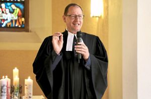 Pfarrer Manfred Mergel wird Aach vermissen. Foto: Liza Huber
