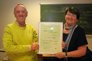 Josef und Maria Schiffer sind die ersten und bisher einzigen Ehrenmitglieder des Esperanto-Landesverbandes Bavelo. Foto: Heinig Foto: Schwarzwälder-Bote