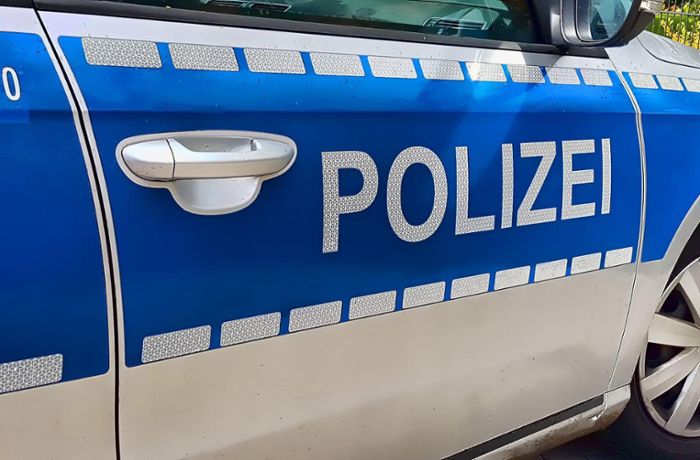 Unfallflucht in Oberndorf: Fahrer hinterlässt teuren Schaden