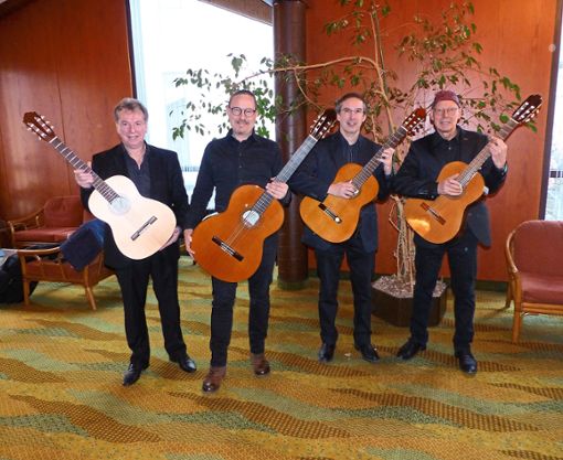 Die Gitarrenlehrer der Musikschule freuen sich auf das Jahr, das ganz ihrem Instrument ge­widmet ist.  Foto: Stöß Foto: Schwarzwälder Bote