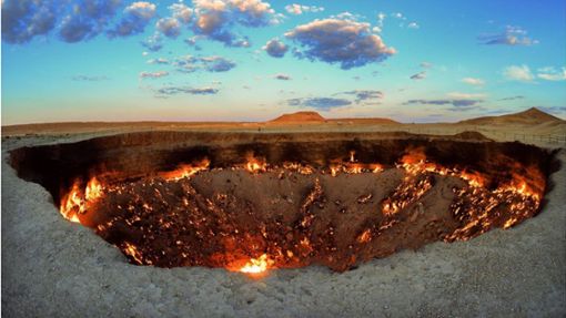 Weder der griechische Hades noch Dantes Inferno: Das turkmenische „Tor zur Hölle“  ist  ein seit 52 Jahren in Flammen stehendes, brennendes Erdgasloch. Foto: Imago/Pond5 Images