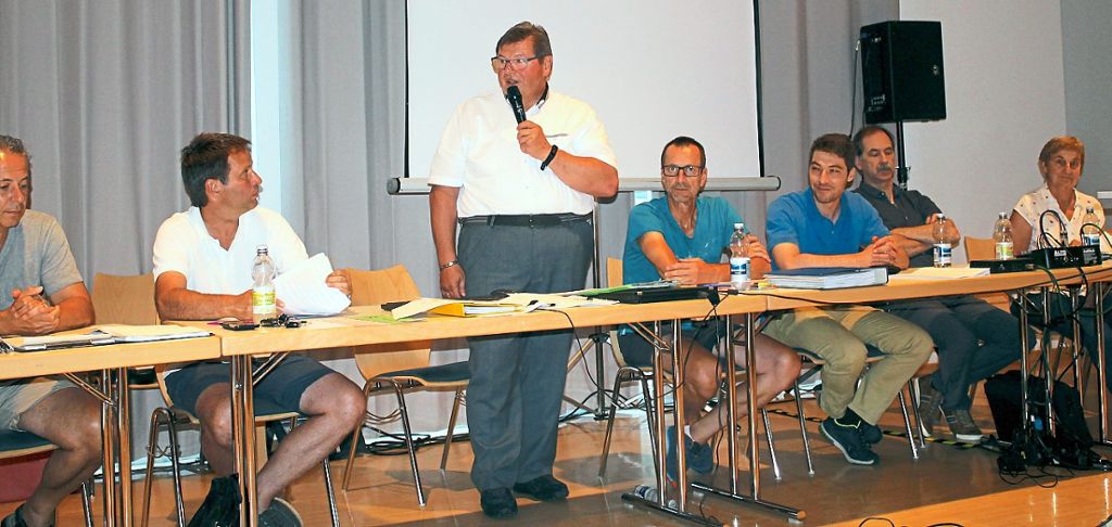 Gerhard Kempf wurde als Vorsitzender des Handballbezirk Offenburg/Schwarzwald bestätigt. Foto: Intraschak