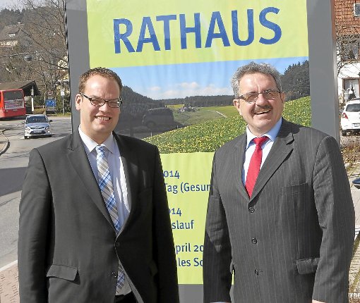Landtagsabgeordneten Karl Rombach besuchte  Bürgermeister Andreas Braun (links).  Foto: Schlenker Foto: Schwarzwälder-Bote