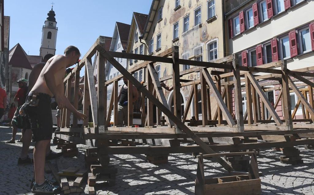 Die Premiere des Staufer-Spektakels in der Landeshauptstadt sorgt für Wirbel: Kann dieser Mittelaltermarkt Horb schlagen?