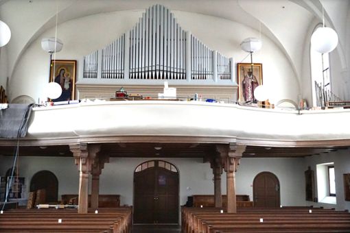 Bald wird die Orgel in der Boller St. Nikolaus-Kirche wieder in ihrer ganzen Kraft erklingen können.Fotos: Daiker Foto: Schwarzwälder Bote