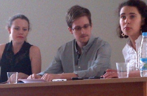 Edward Snowden ist seit rund einem Monat im Transitbereich des Moskauer Flughafens. Er wird von den USA wegen Geheimnisverrates gesucht. In Russland hat Snowden vorläufiges Asyl beantragt - aus Angst vor Folter und Todesstrafe in seiner Heimat. Foto: HUMAN RIGHTS WATCH