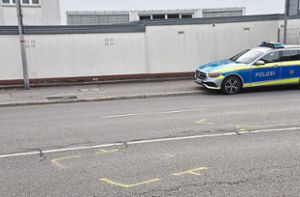Gleich zweimal krachte es am Samstag vor dem Polizeirevier – möglicherweise, weil Autofahrer versuchten, trotz Sperrlinie zu wenden. Foto: Wegner