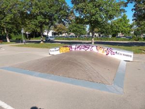 Die Sickinger Jugend wünscht sich einen Skatepark mit Halfpipes – wie hier in Hechingen beim Freibad –, doch ob aus dem Wunsch auch Wirklichkeit wird, steht derzeit in den Sternen.  Foto: Renner Foto: Schwarzwälder Bote