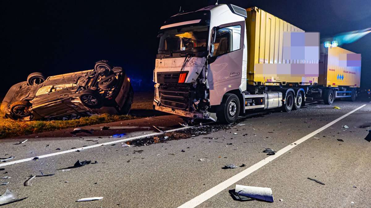 Lkw rammt VW: Tödlicher Unfall auf B 28 bei Horb