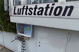 Bei der Bft-Tankstelle an der Schramberger Straße gibt es gleich zwei kostenlose Druckluft-Stationen. Foto: Terkowsky