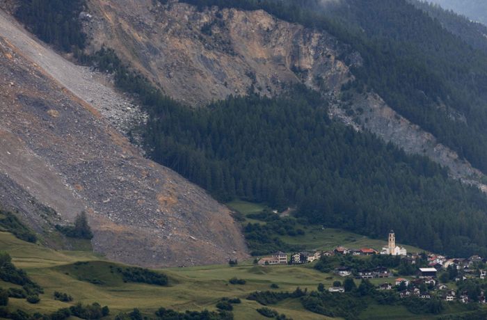 Schweizer Bergdorf: Felsmassen verfehlen Brienz nur knapp