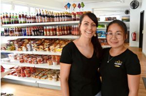 Mareike Böhr (links) und Hang Tran haben in Lahr einen Lebensmittelladen für asiatische Produkte eröffnet. Foto: Köhler