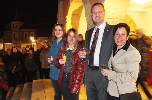 Hubert Schiele feiert mit seiner Familie im Jahr 2016 seine erneute Wiederwahl als Bürgermeister von Bitz. Foto: Kistner