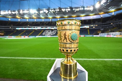 Der DFB-Pokal soll am 4. Juli in Berlin vergeben werden, insofern die Politik grünes Licht gibt. Foto: Dedert