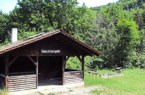 Die Untere Eichberghütte in Achdorf ist stets beliebter Treffpunkt für Gruppen. Dort wird gerne gegrillt. Bei der Hitze kann das zum Problem werden. Foto: Simon Bäurer 