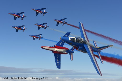 40 Minuten lang dauert die Schau, die die Piloten der Patrouille de France fliegen.  Foto: Tokungaga