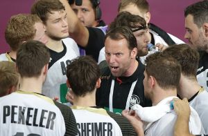 Die deutschen Ex-Weltmeister Heiner Brand und Markus Baur haben Handball-Bundestrainer Dagur Sigurdsson mit Lob überschüttet.  Foto: dpa