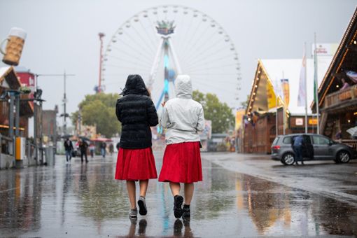 Das Cannstatter Volksfest startet dieses Jahr mit Regenwetter. Foto: dpa