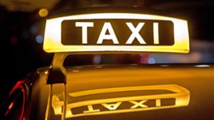 Das ÖPNV-Taxi ist ein landesweites Pilotprojekt und Erfolgsmodell – aber es kostet den Landkreis auch viel Geld. (Symbolfoto) Foto: dpa/Daniel Karmann