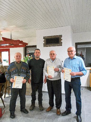 Diese Mitglieder wurden geehrt (von links): Karl Hertter, Michael Walz, Hermann Hoefer und Wolfgang Osieka. Foto: Geisel Foto: Schwarzwälder-Bote