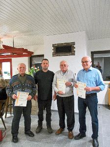 Diese Mitglieder wurden geehrt (von links): Karl Hertter, Michael Walz, Hermann Hoefer und Wolfgang Osieka. Foto: Geisel Foto: Schwarzwälder-Bote
