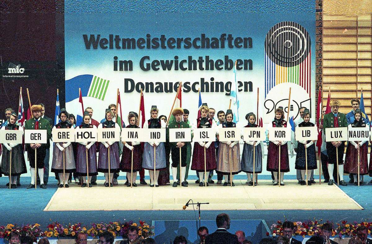 Die teilnehmenden Nationen bei der Eröffnungsfeier der WM in den Donauhallen am 26. September 1991.