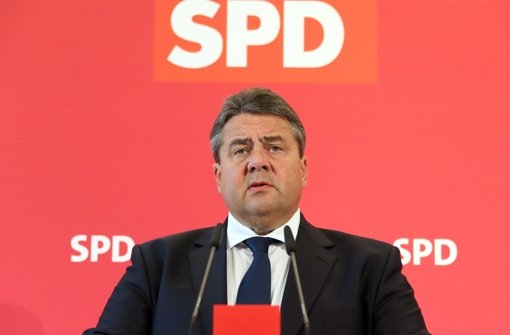 Der SPD-Vorsitzende Sigmar Gabriel unterstützt Pläne für Waffenlieferungen in den Irak. Foto: dpa