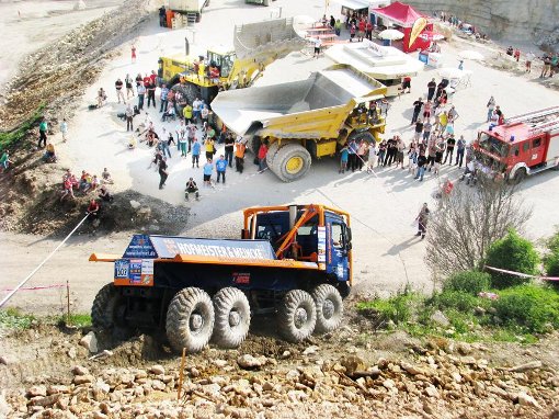 Im Straßberger Steinbruch Teufel wurde Lauf zwei der Truck-Trial-Europameisterschaft ausgetragen. Foto: Kistner